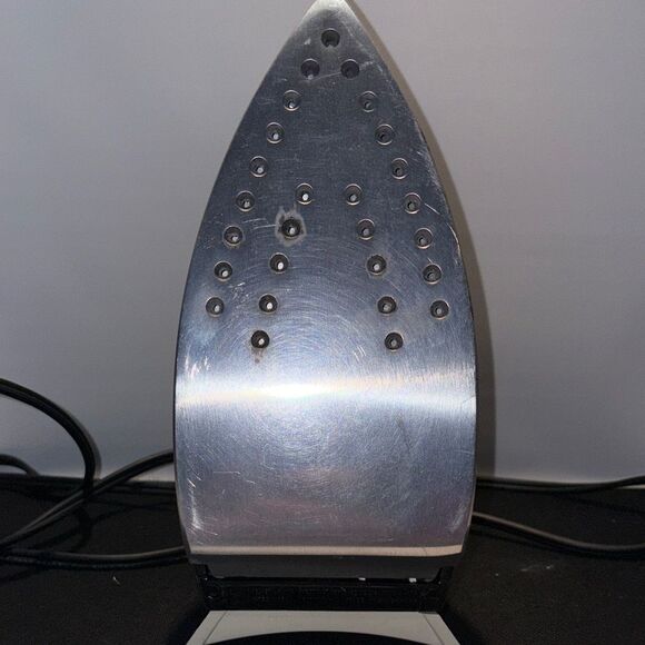 Vintage Black & Decker Light 'n Easy Steam Iron in Blue and White - Picture 6 of 7